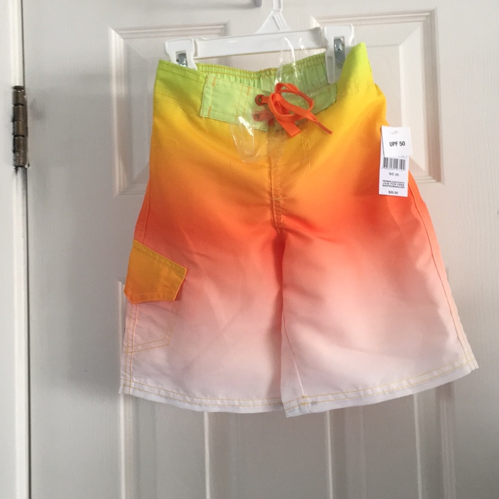 JOE BOXER BOYS SWIM TRUNKS NWT